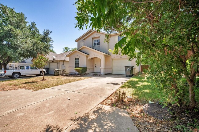 Building Photo - Practical 4 Bedroom, 2.5 Bath, 2-Story Hom...