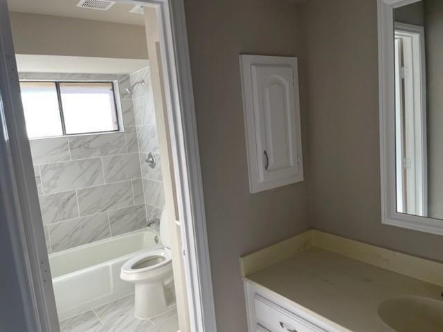Building Photo - 402 Pebblecreek Dr