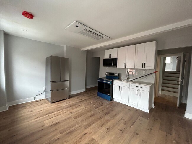 Building Photo - 430 Dickinson St