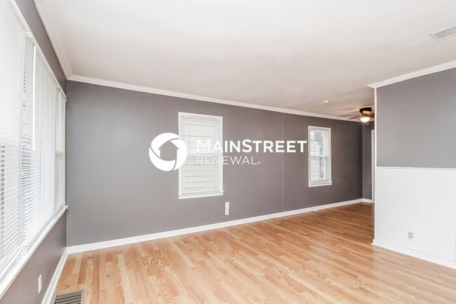 Building Photo - 3 Bedroom Pet-Friendly Home in Leavenworth, KS with Main Street Renewal