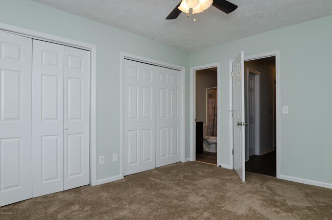 Building Photo - 10167 Creekside Dr SE