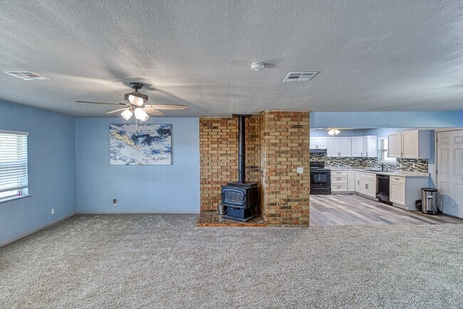 Building Photo - 1108 US Hwy 277