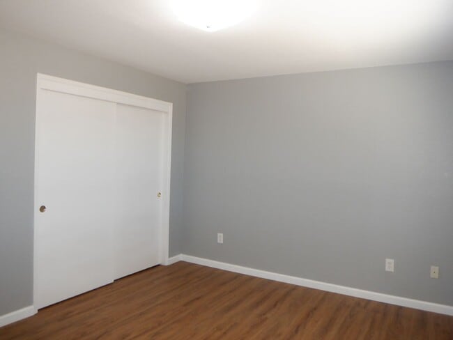 Building Photo - Convenient Location - Cul De Sac
