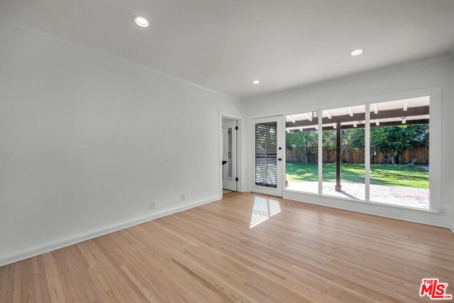 Building Photo - 629 N Rexford Dr
