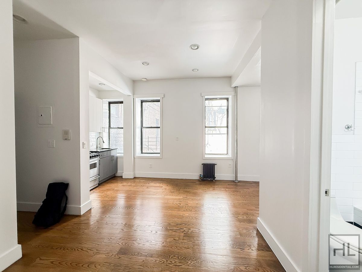 Building Photo - EASTERN PARKWAY / Crown Heights Studio 1-Bath