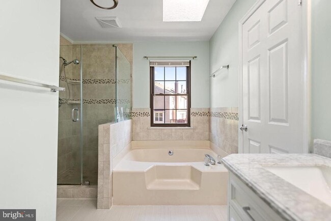 Building Photo - 3939 Tallow Tree Pl