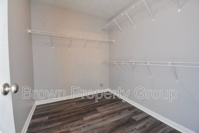 Building Photo - 494 Hogart St