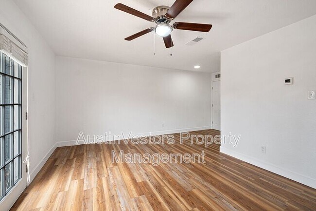 Building Photo - 2217 Mission Hill Dr