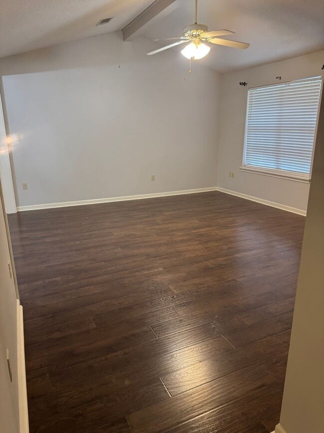 Building Photo - West End Duplex with 1 Car Garage