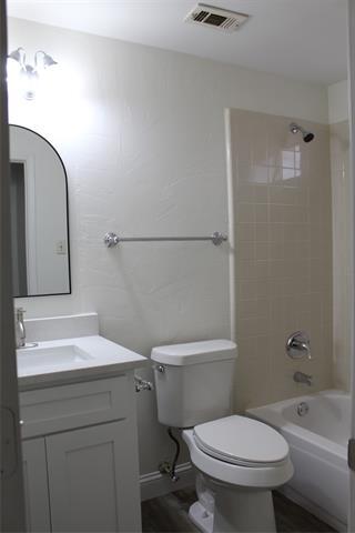 Building Photo - 2243 Ellis Dr