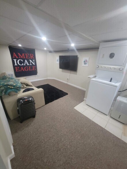 Building Photo - 933 Bleigh Ave