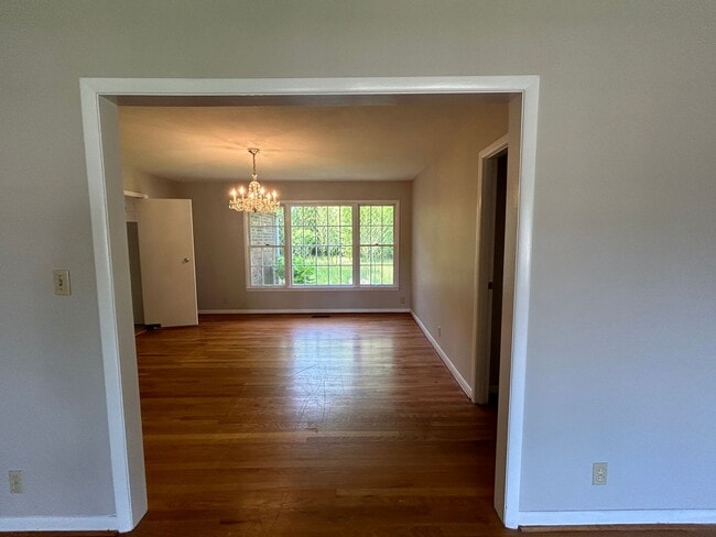 Building Photo - 1504 Cloverdale Road **MOVE IN SPECIAL**