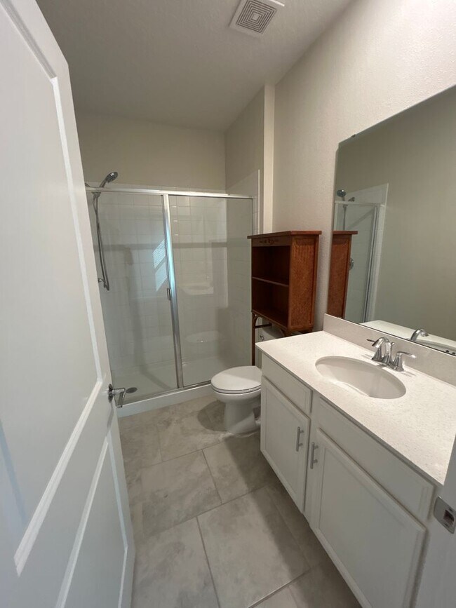 Building Photo - Magnetite Loop