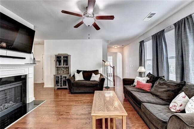 Building Photo - 5880 Vinyard Ln