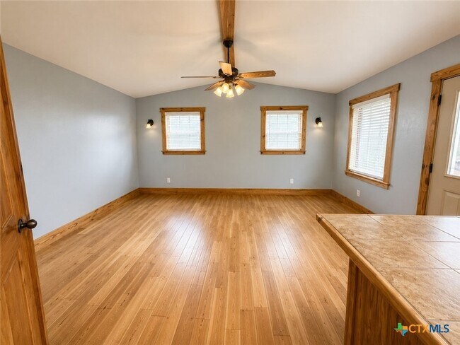 Building Photo - 2050 Tenney Creek Rd