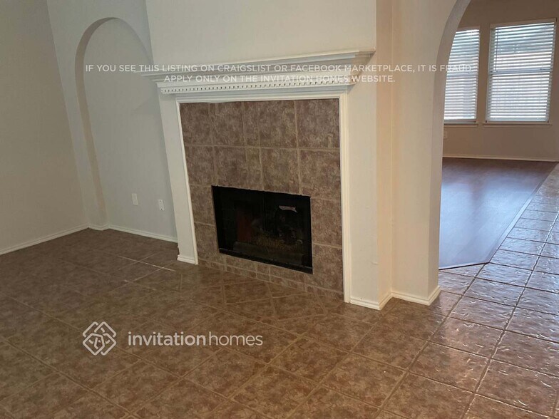 Building Photo - 1405 Country Ln