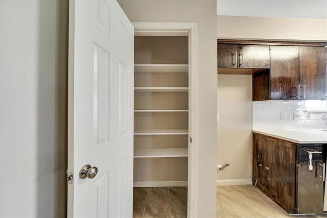 Building Photo - 1467 S Meadows Dr