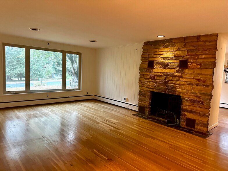 Building Photo - 1 High Acres Dr