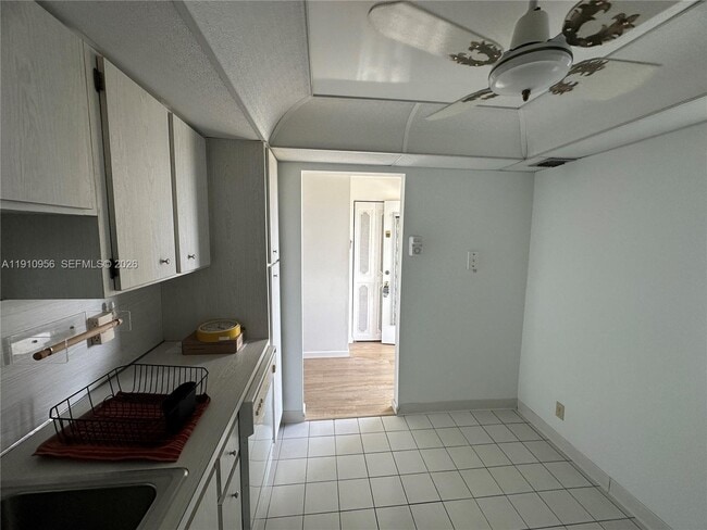 Building Photo - 141 SE 3rd Ave