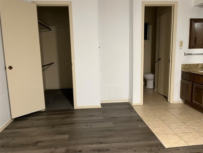 Building Photo - 5535 Ashgate Dr