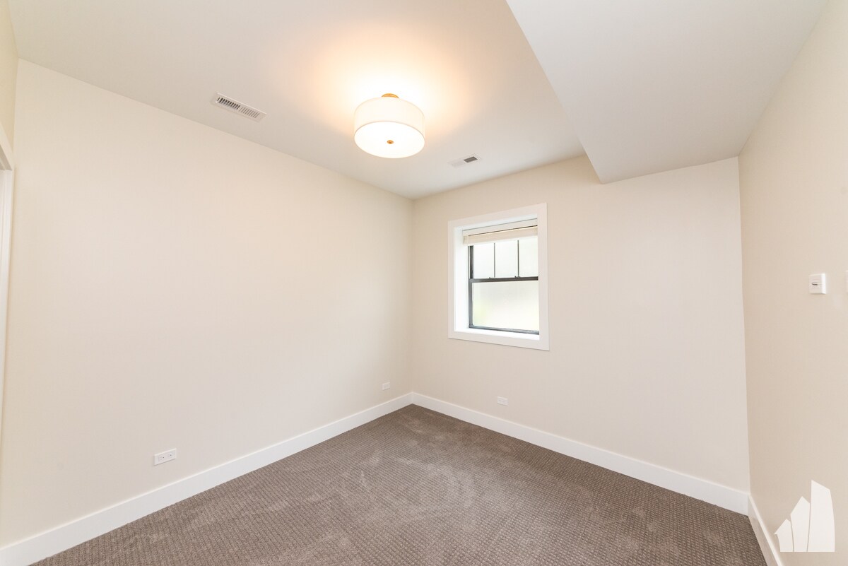 Building Photo - 4843 N Seeley Ave