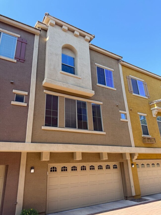 Building Photo - beautiful 2 bed, 2.5 bath condominium in the elegant Via De Cielo gated community in Chandler!