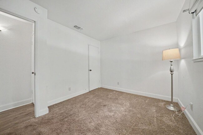 Building Photo - 16932 McKenzie Dr