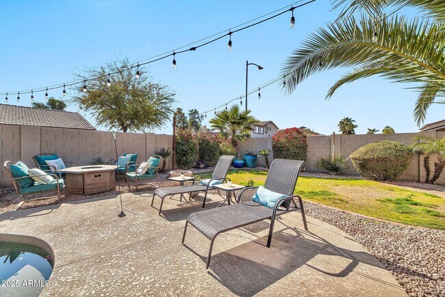 Building Photo - 15791 W Mohave St