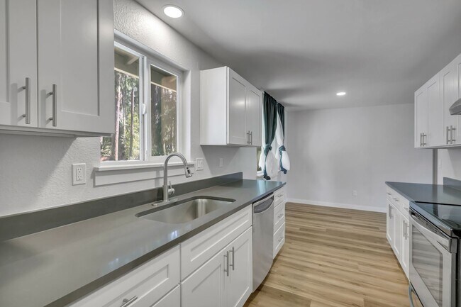 Building Photo - 1103 Galloway St