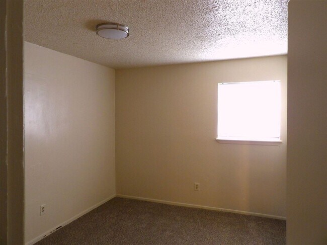 Building Photo - 1707 SW B Ave