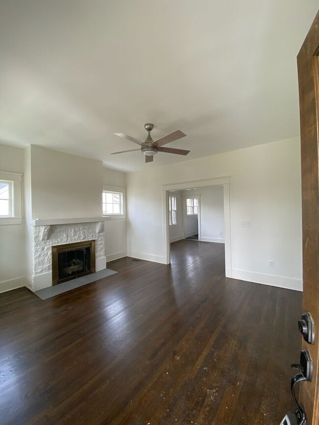 Building Photo - Charming 5 Bed, 3 Bath Home in the Heart o...