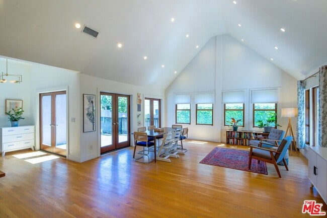 Building Photo - 5122 Hermosa Ave