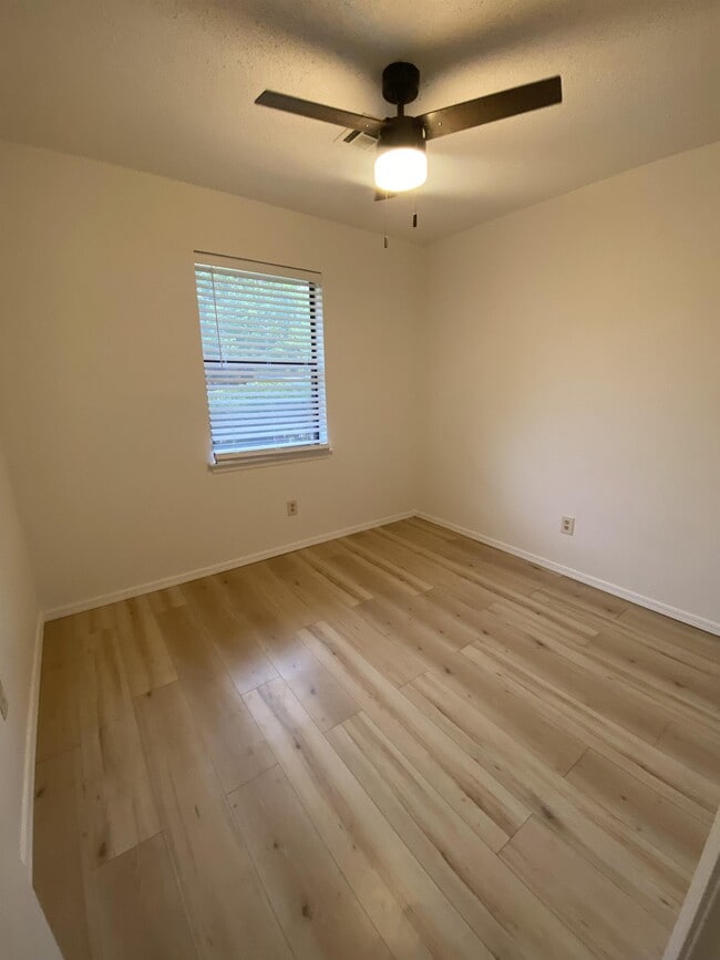 Building Photo - 804 Hawks Nest Dr