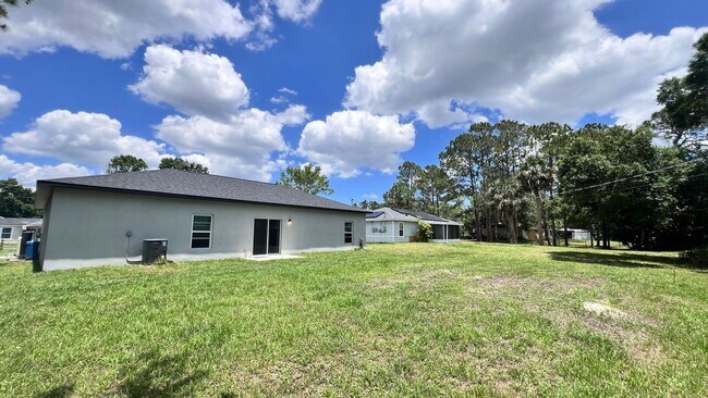 Building Photo - GORGEOUS Bedroom, 2 Bathroom Home in Palm ...