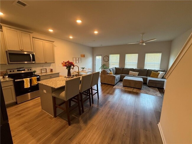 Building Photo - 209 Buckingham Ln