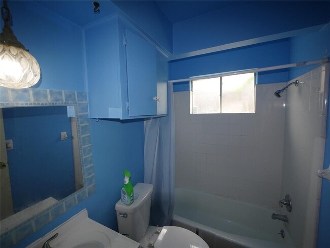 Building Photo - 12314 Plumpoint Dr
