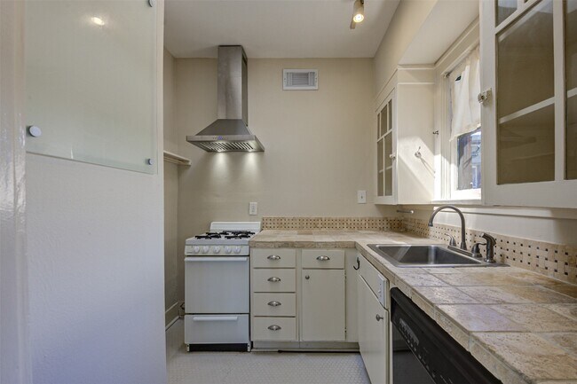 Building Photo - 1001 Bomar St