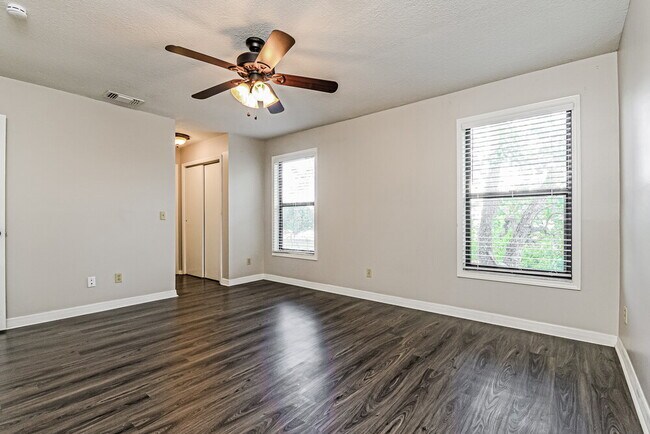 Building Photo - 2002 Kinder Ct