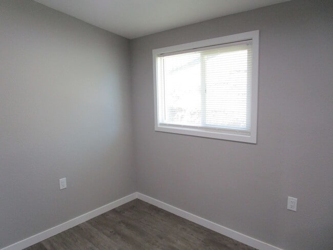 Building Photo - Completely Remodeled 2 Bedroom, 2 Bathroom...