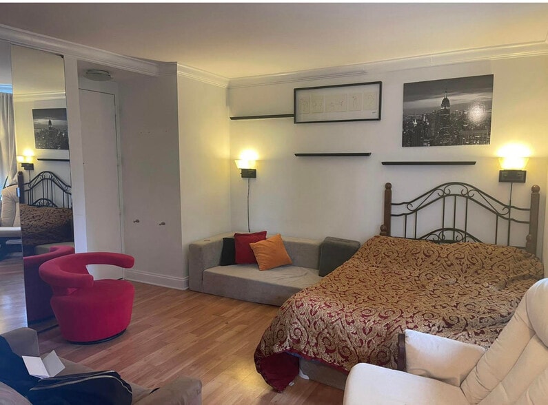 Building Photo - 236 E 47th St