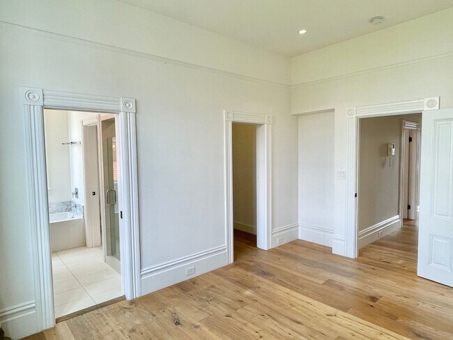 Building Photo - 5BR/3.5BA Elegant Presidio Heights Home! Flat Yard! 2 Car Garage! Laundry! PROGRESSIVE