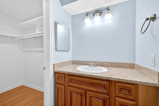 Building Photo - Spacious 3-Bedroom Corner Home in Candlelight Oaks Village