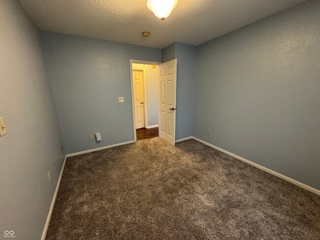 Building Photo - 4631 W Smith Valley Rd