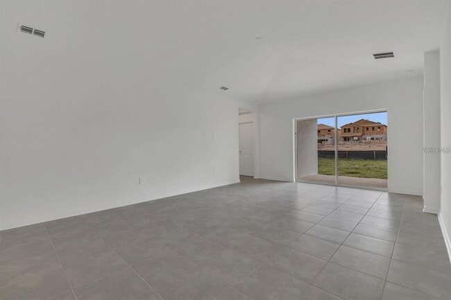 Building Photo - 2649 Armstrong Ave