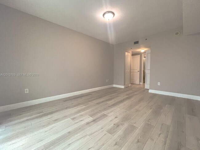 Building Photo - 2681 N Flamingo Rd