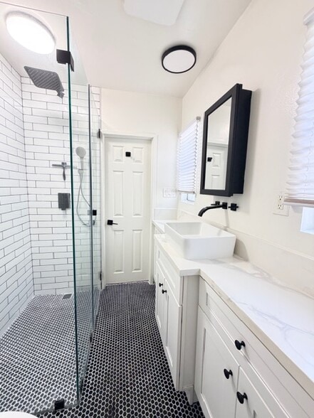 Bathroom2 - 2840 S Mansfield Ave
