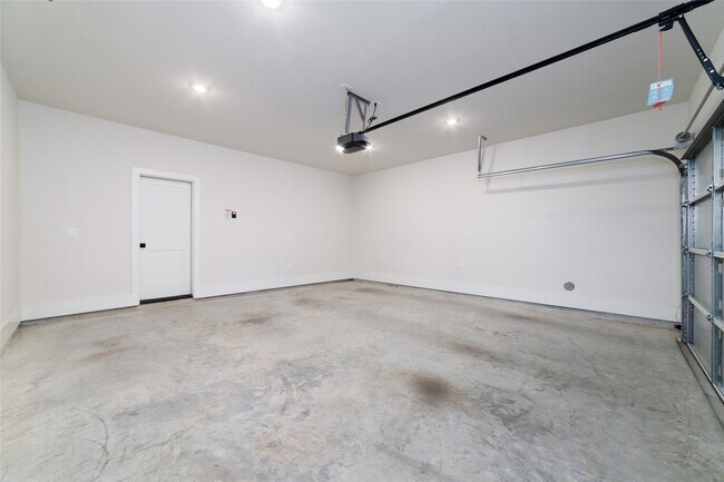 Building Photo - 5630 Bertellis Ln
