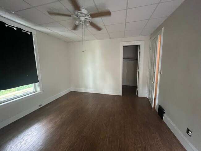 Building Photo - 943 Grove St