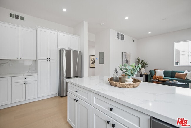 Building Photo - 3626 E 1st St