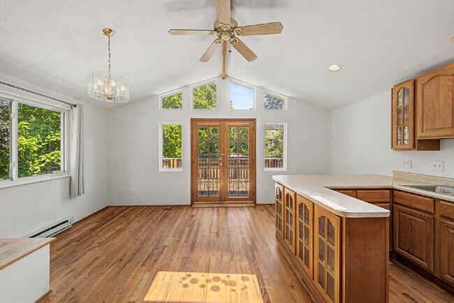 Building Photo - "Charming 3-Bed Townhouse in Denver's Heart – Spacious 1350 Sq Ft Living!"